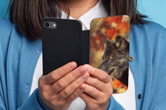 Bookcase Convient pour étui de téléphone iPhone SE 2020 - Loup - Gros plan - Feuilles - Avec compartiments - Étui portefeuille avec fermeture magnétique