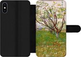 Bookcase Geschikt voor iPhone XS Max telefoonhoesje - Bloeiende boomgaard - Vincent van Gogh - Met vakjes - Wallet case met magneetsluiting