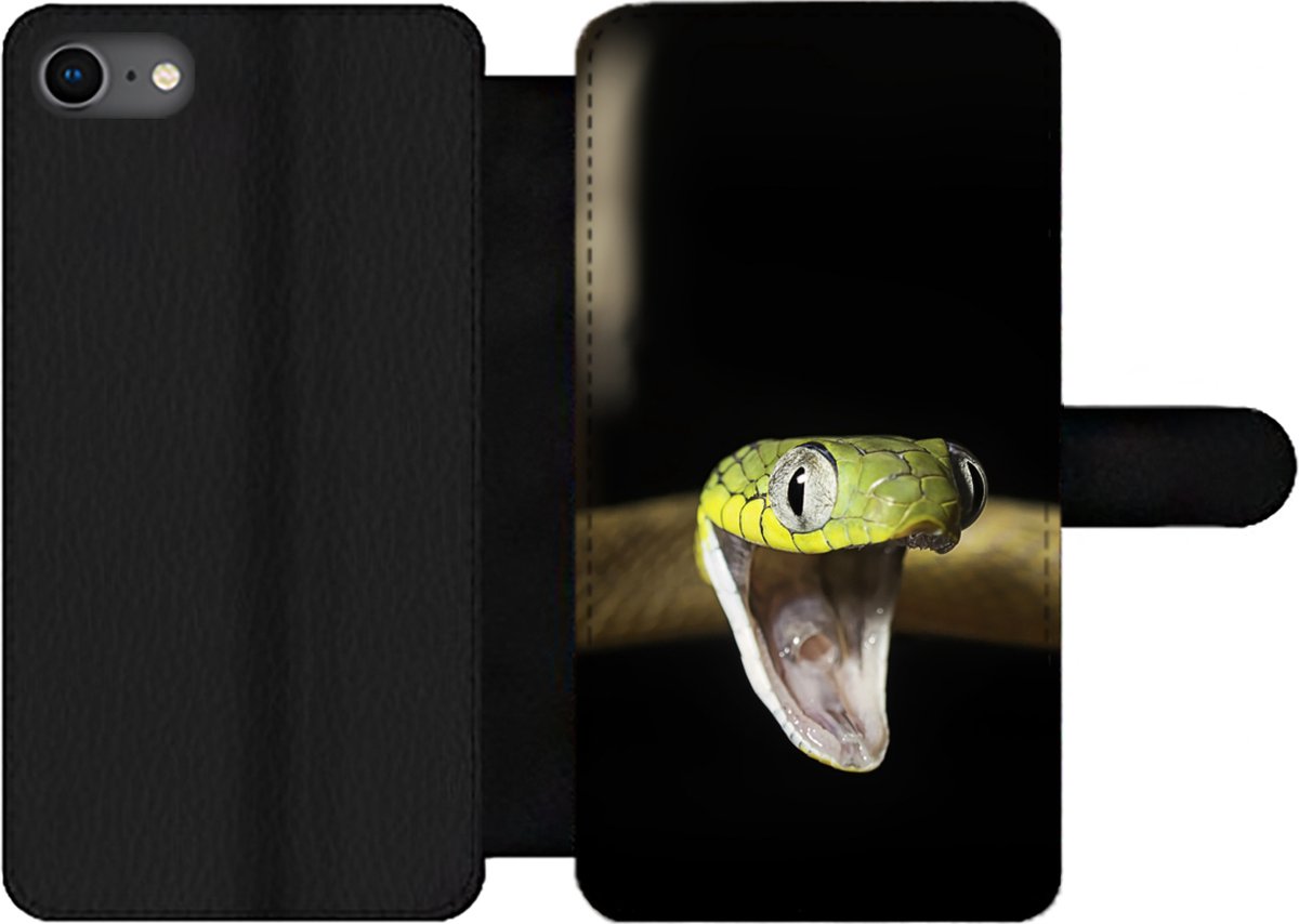 Telefoonhoesje Geschikt voor iPhone 8 telefoonhoesje - Slang - Dier - Zwart - Met vakjes - Wallet case met magneetsluiting