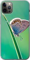 Geschikt voor iPhone 12 Pro Max hoesje - Vlinder - Gras - Licht - Siliconen Telefoonhoesje