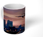 Mok - Landend vliegtuig tijdens zonsopkomt - 350 ML - Beker - Uitdeelcadeautjes