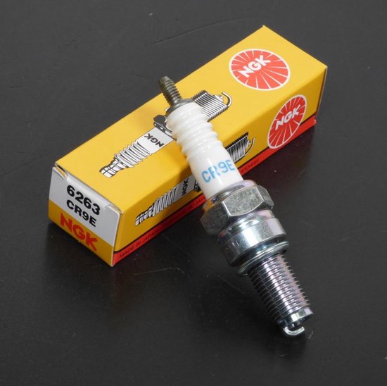 4 Bougies NGK CR9EK Pour Suzuki GSX 750 F 1998-2006 - Neuf Sous Blister