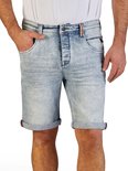 Korte lichtblauwe spijkerbroek met omgeslagen pijpen, knoopsluiting en oranje accenten.