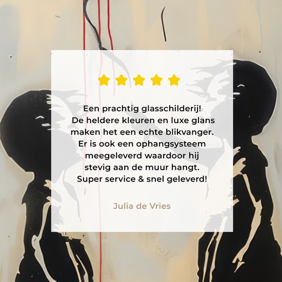 Glasschilderij met twee silhouetkinderen die naar een rode ballon in hartvorm reiken, met recensietekst en sterren.