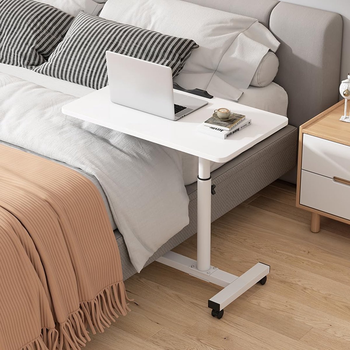 Goodivery ® Handige Verstelbare Bijzettafel met Wielen voor Slaapkamer of Woonkamer