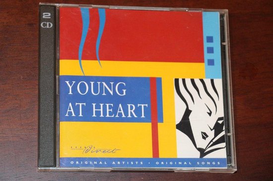 CD-hoes met een abstract ontwerp in rood, geel en blauw met de tekst YOUNG AT HEART.