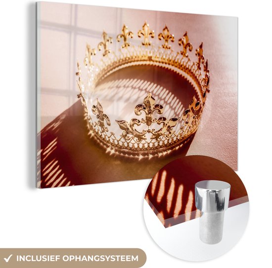 MuchoWow® Glasschilderij 60x40 cm - Schilderij acrylglas - Gouden kroon met schaduw - Foto op glas - Schilderijen