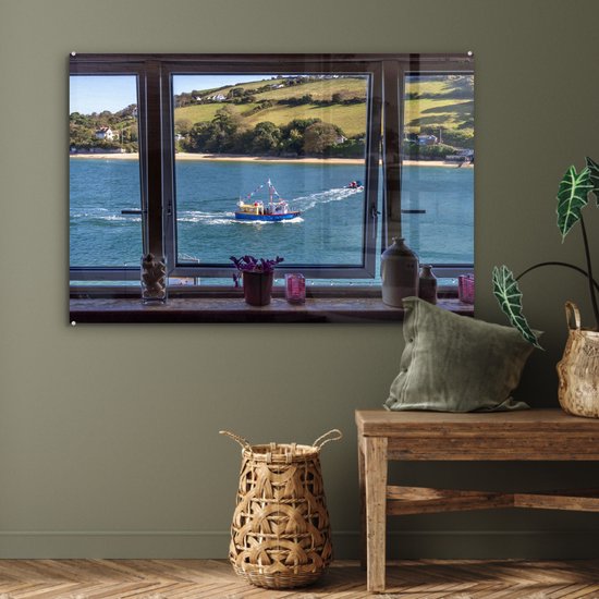 MuchoWow® Glasschilderij 120x80 cm - Schilderij acrylglas - Uitzicht op de zee en een boot - Foto op glas - Schilderijen