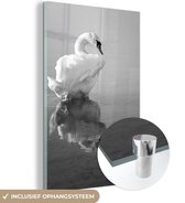 MuchoWow® Glasschilderij 80x120 cm - Schilderij acrylglas - Zwaan - zwart wit - Foto op glas - Schilderijen