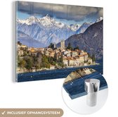 MuchoWow® Glasschilderij 120x80 cm - Schilderij acrylglas - Alpen - Comomeer - Italië - Foto op glas - Schilderijen