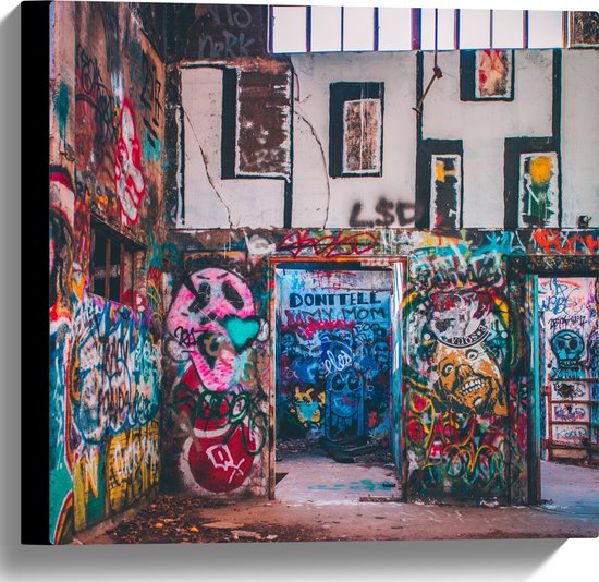 Canvas - Binnenkant van Gebouw met Kleurijke Graffiti - 40x40 cm Foto op Canvas Schilderij (Wanddecoratie op Canvas)