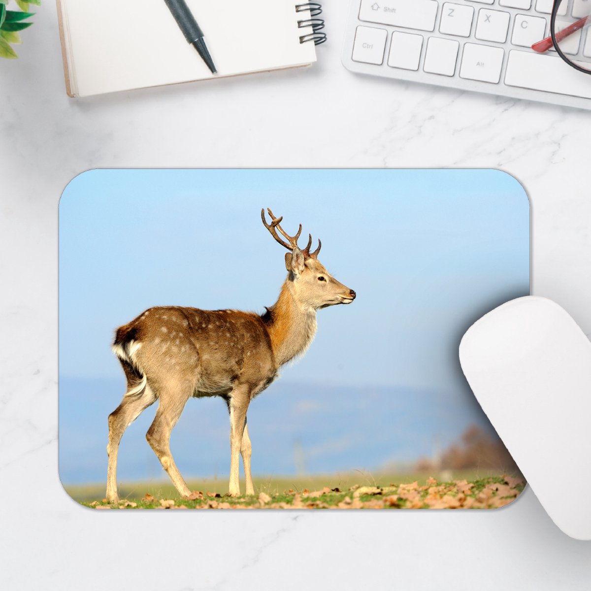 Muismat - Bruin Hert in de Herfst - 25x18 cm - 2 mm Dik - Muismat van Vinyl