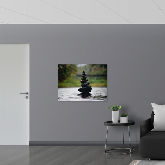 PVC Schuimplaat - Zwarte Stenen Opgestapeld in het Water - 100x75 cm Foto op PVC Schuimplaat (Met Ophangsysteem)
