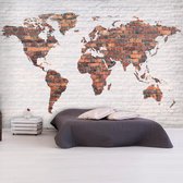 Fotobehang - wereldkaart stenen muur, premium print vliesbehang