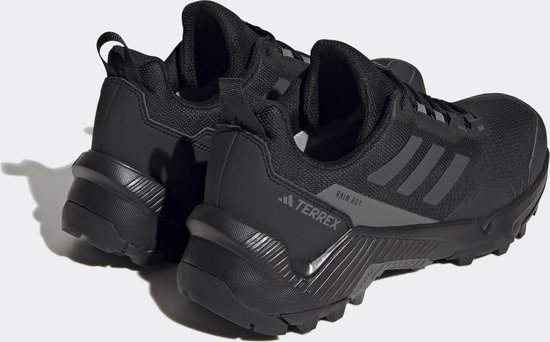 Zwarte dames wandelschoenen van adidas Terrex RAIN.RDY, achterkant met veters en grijze strepen.