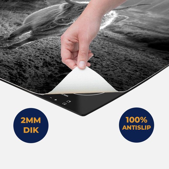 Chefcare Inductie Beschermer Schotse Hooglander in de Bossen - Zwart Wit - 57,6x51,6 cm - Afdekplaat Inductie - Kookplaat Beschermer - Inductie Mat