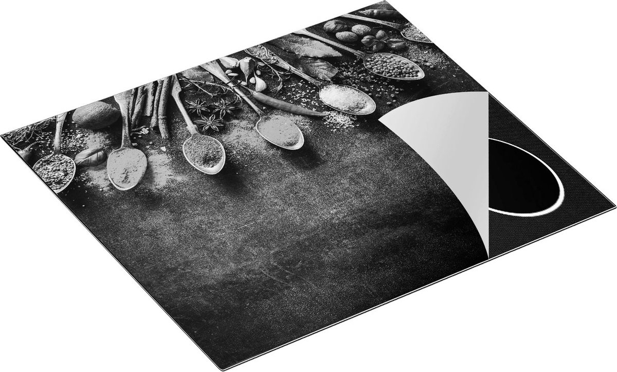 Chefcare Inductie Beschermer Kruiden en Specerijen op een Zwarte Plaat - Zwart Wit - 59x51 cm - Afdekplaat Inductie - Kookplaat Beschermer - Inductie Mat