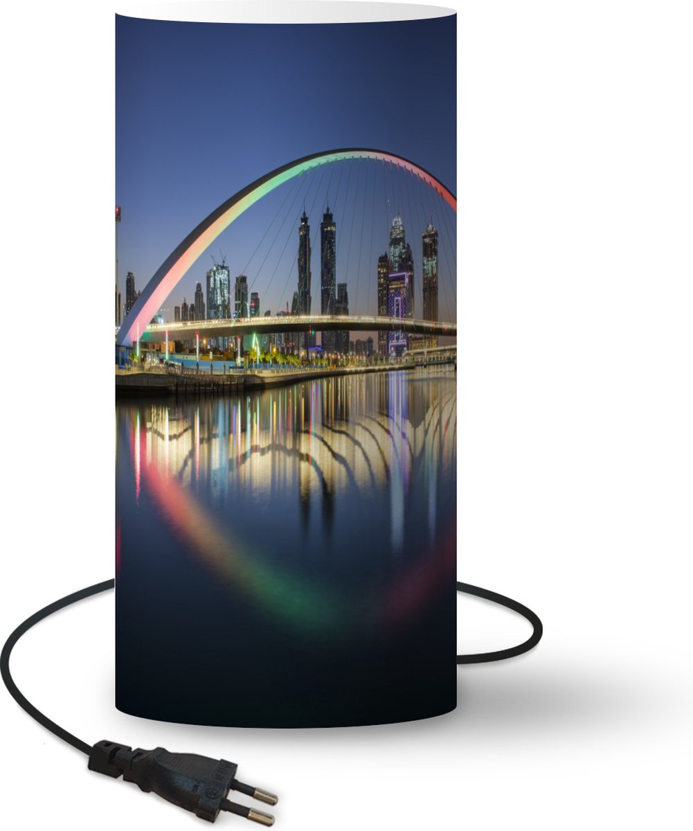 Lamp - Nachtlampje - Tafellamp slaapkamer - Een regenboog brug boven het water van Dubai - 33 cm hoog - Ø15.9 cm - Inclusief LED lamp