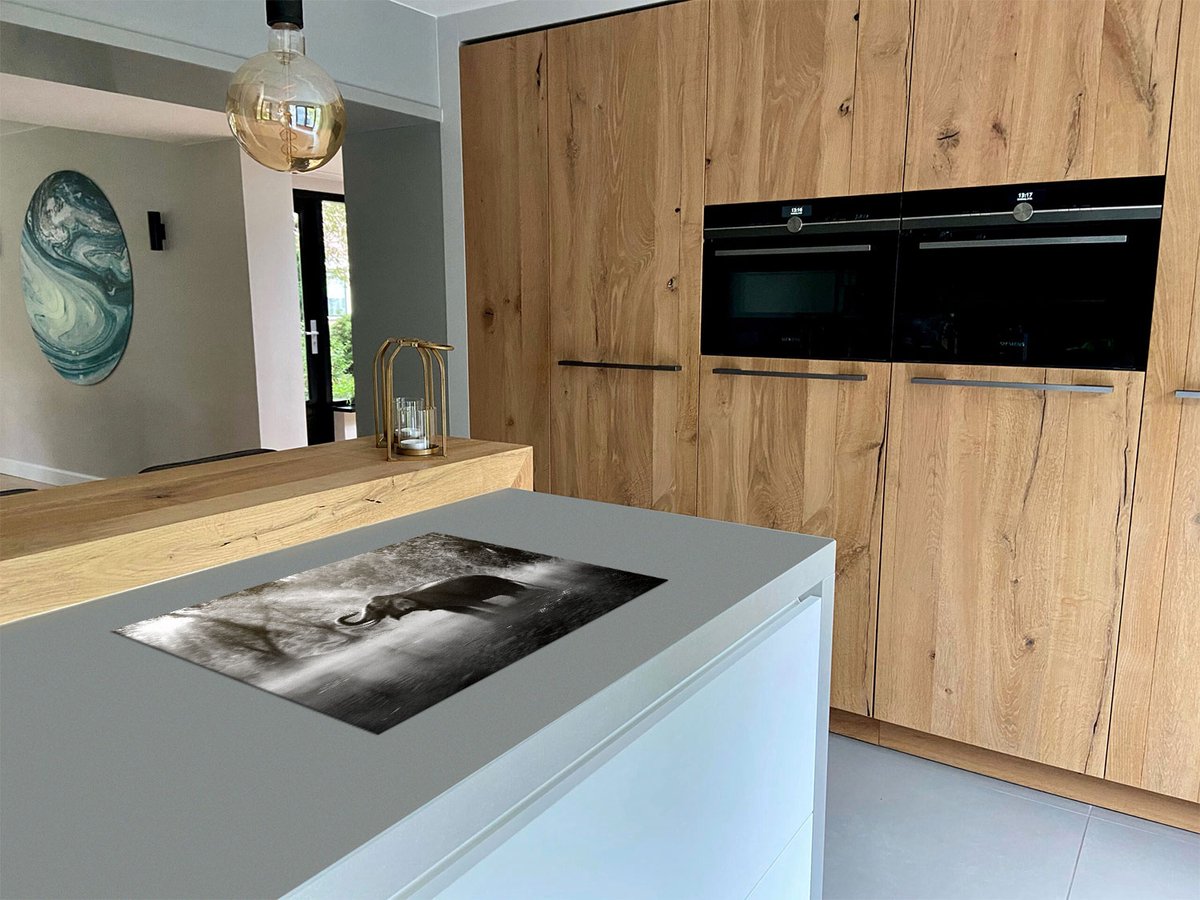 Chefcare Inductie Beschermer Olifant in het Water - Zwart Wit - 75x55 cm - Afdekplaat Inductie - Kookplaat Beschermer - Inductie Mat