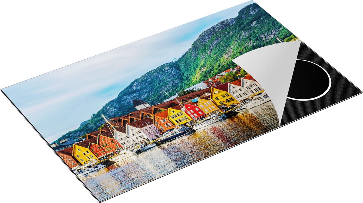 Chefcare Inductie Beschermer Gekleurde Huizen in Byrggen, Noorwegen - 85x55 cm - Afdekplaat Inductie - Kookplaat Beschermer - Inductie Mat