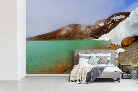 Behang - Fotobehang Groene meer in het Nationaal park Tongariro in Oceanië - Breedte 600 cm x hoogte 400 cm