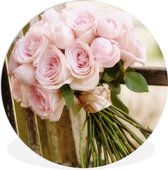 WallCircle - Wandcirkel ⌀ 30 - Een boeket van roze rozen op een houten bank - Ronde schilderijen woonkamer - Wandbord rond - Muurdecoratie cirkel - Kamer decoratie binnen - Wanddecoratie muurcirkel - Woonaccessoires