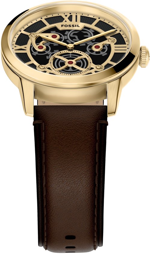 Gouden Fossil horloge met zwarte wijzerplaat, Romeinse cijfers en bruine lederen band.