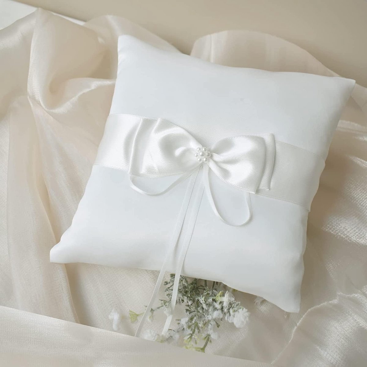 Trouwkussen, 20 * 20 cm trouwkussen, voor ringen en ringen met mooie strik en sierparel, als cadeau voor je geliefde, een vriend, wit