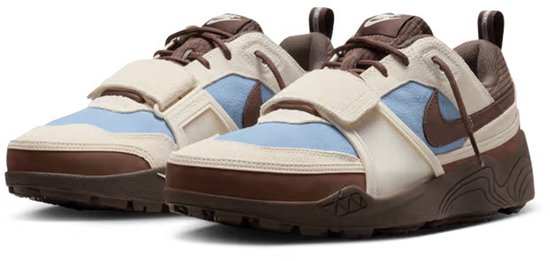 Gekoppelde lichtblauwe, beige en bruine sneakers met klittenbandsluiting.
