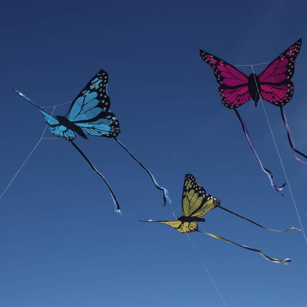 Vlieger Bella Butterfly Geel - Kindervlieger met lange staarten - Inclusief handvat en lijn - Vliegt eenvoudig - ShopVlot