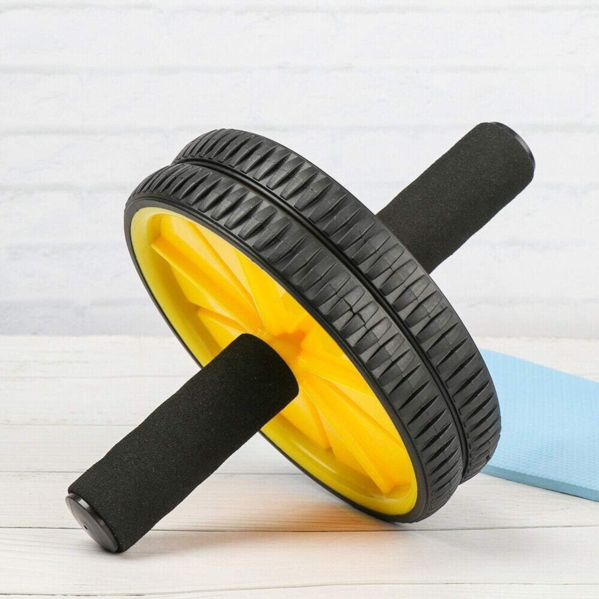 Buikspiertrainer Wielen - Fitnessroller Core - Thuis Kracht Trainen - Inclusief Kniebeschermer - 23.7 x 11.5 cm - Geel