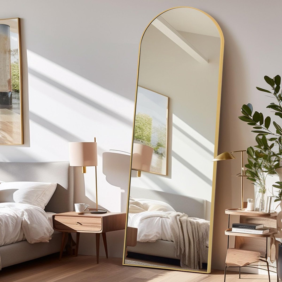 Famanu – Staande vloerspiegel voor slaapkamer, woonkamer en entree, goudkleurige booglijst, 165 x 60 cm