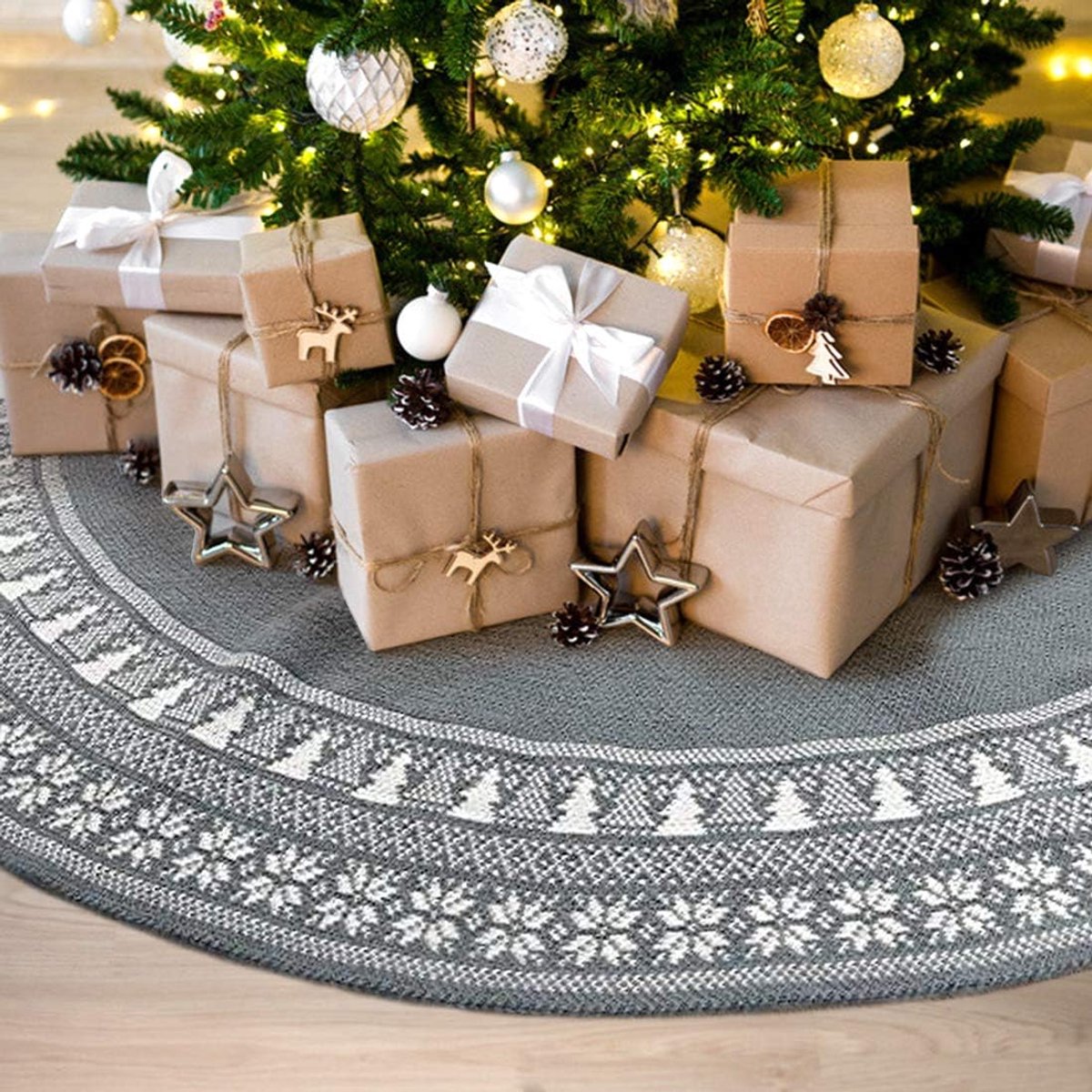 Kerstboomrok 122 cm - Kabelgebreid - Bordeau met sneeuwvlokken - Perfect voor feestelijke decoratie - ShopVlot