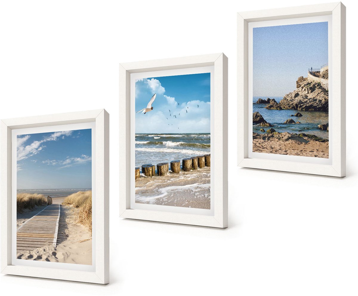 Coloray 3-Delige Schilderij Set - Strand met een houten pad, zee en kliffen aan zee. - 20x30 - Moderne Wanddecoratie - Slaapkamer