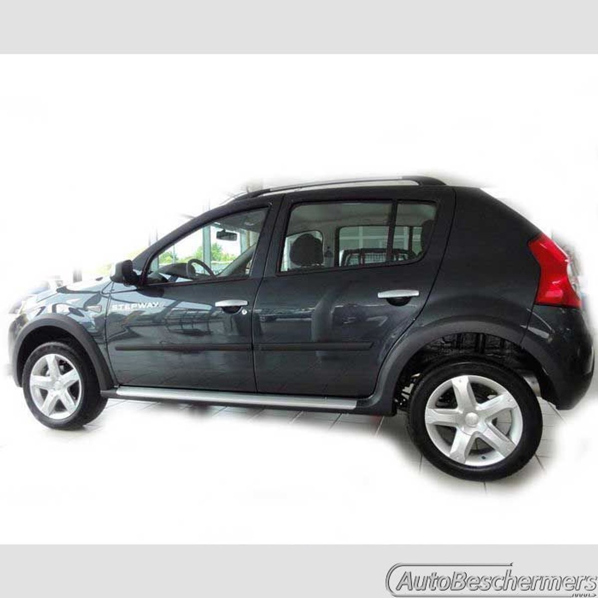 Stootlijsten set zwart voor Dacia Sandero 06.2008-11.2012. De stootstrips zijn zelfklevend. Set a 4 stuks (#0003)
