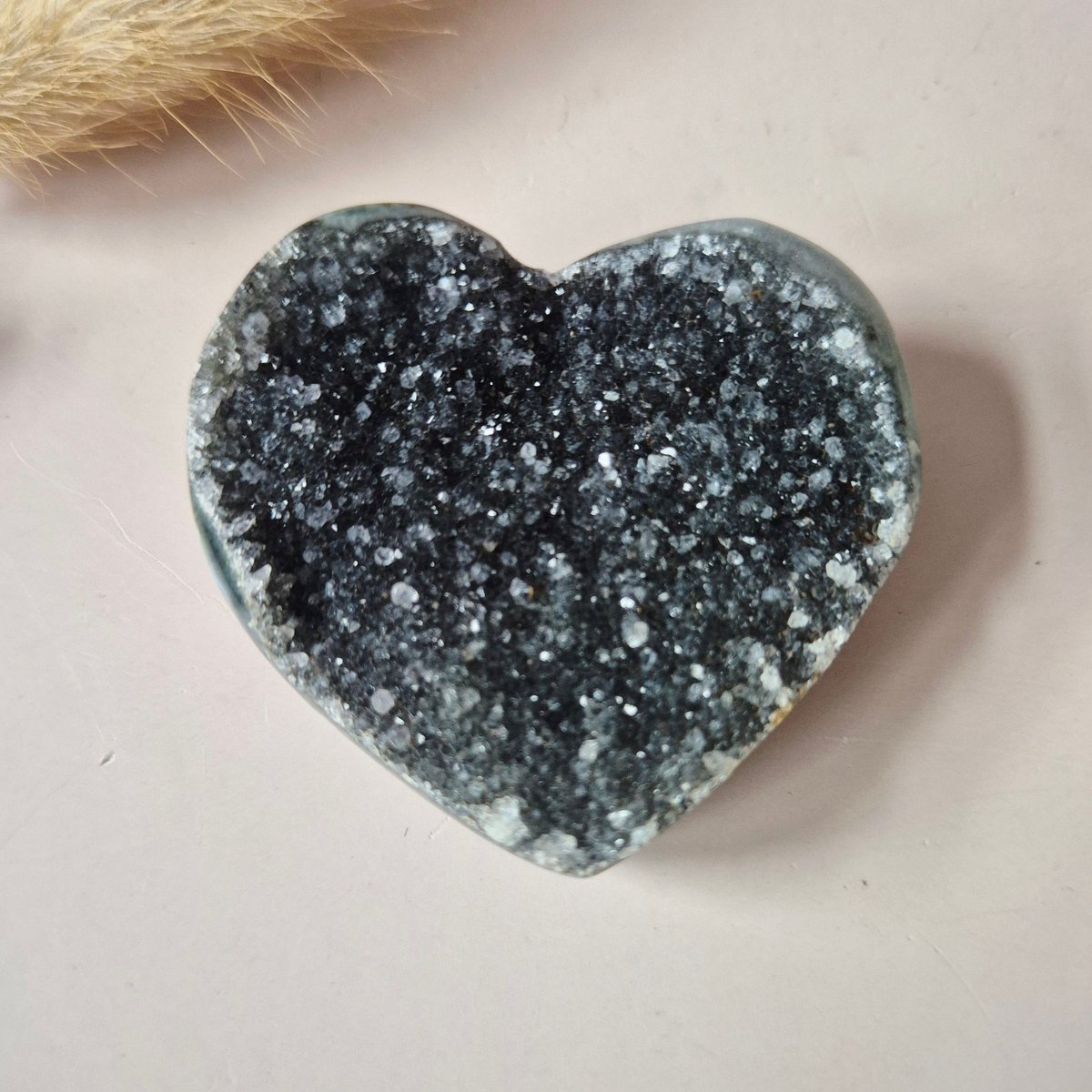 Amethist Druzy Hart 63g – Natuurlijk Edelsteen Hart met Sprankelende Kristallen