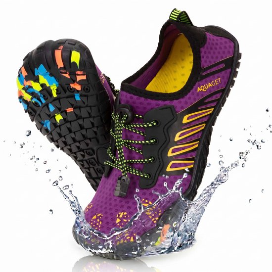 Paarse Aquaget waterschoenen met veters, gele strepen en een splash van water.