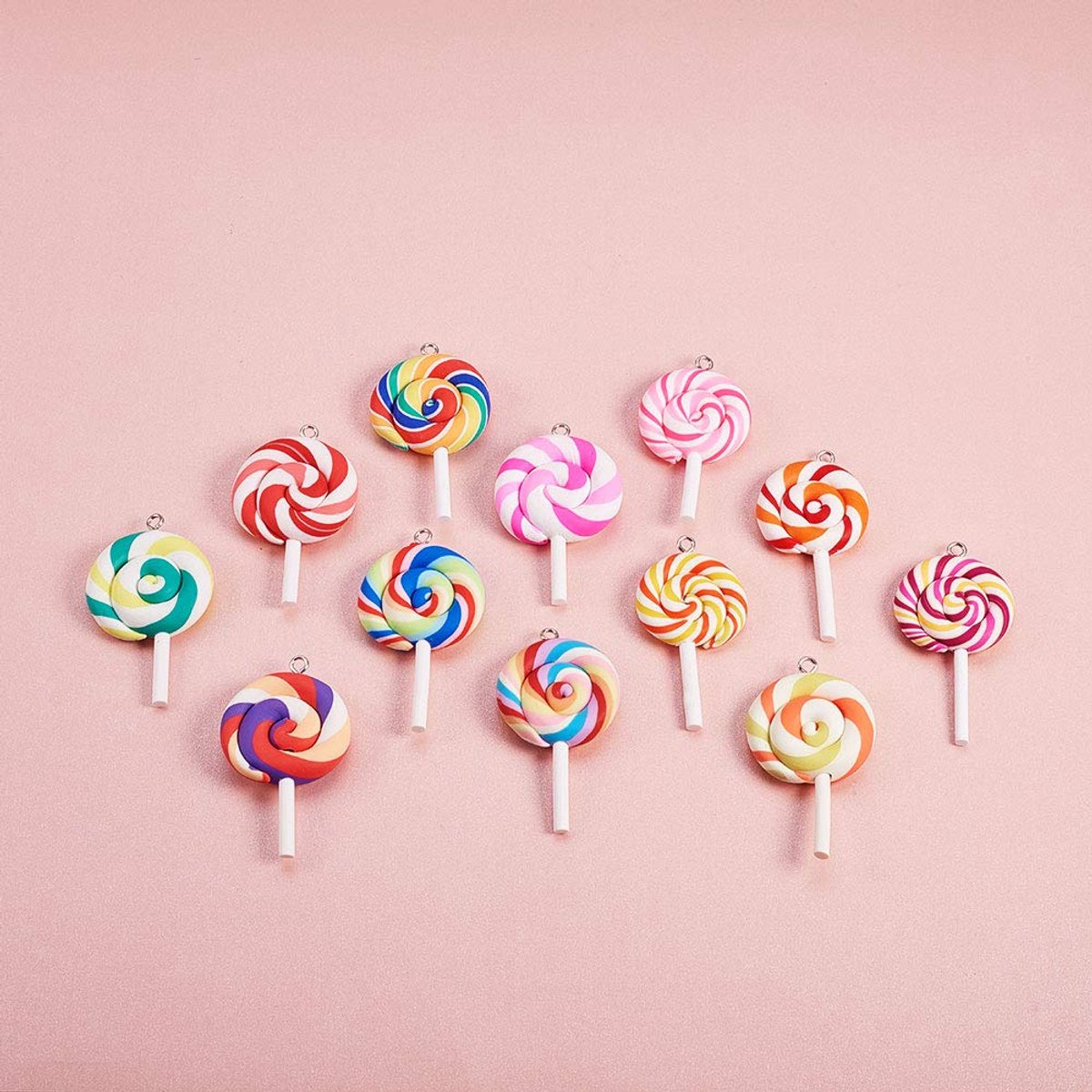 50 stuks Kleurrijke Lollipops Clay Hangers Charms Handgemaakte Polymeerklei Lollipop Hanger Voor DIY Craft Supply, Gemengde Kleur, 48 ~ 56 x 27 ~ 29 x 7 ~ 10 mm, Boring: 2 mm