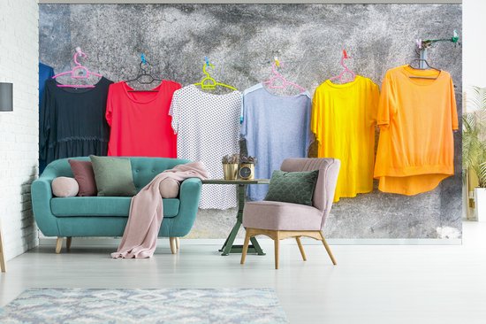 Papier peint photo peint photo vinyle - Vêtements colorés accrochés à une corde à linge largeur 395 cm x hauteur 220 cm - Tirage photo sur papier peint (disponible en 7 tailles)