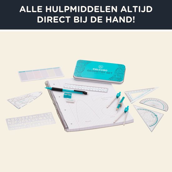 Een verzameling geometrische hulpmiddelen: metalen doos, liniaal, potlood, passer, geodriehoek, gradenboog en meer op een notitieboek.