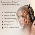 Vrouw met rood haar gebruikt een zwarte en roségouden automatische krultang; lijst met voordelen.