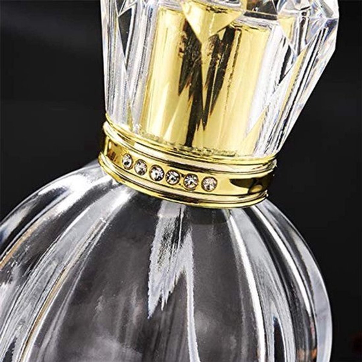 50ml Hoogwaardige Diamanten Parfumfles - Gouden Sluiting - Navulbaar - Reizen - Gesorteerde Kleur .