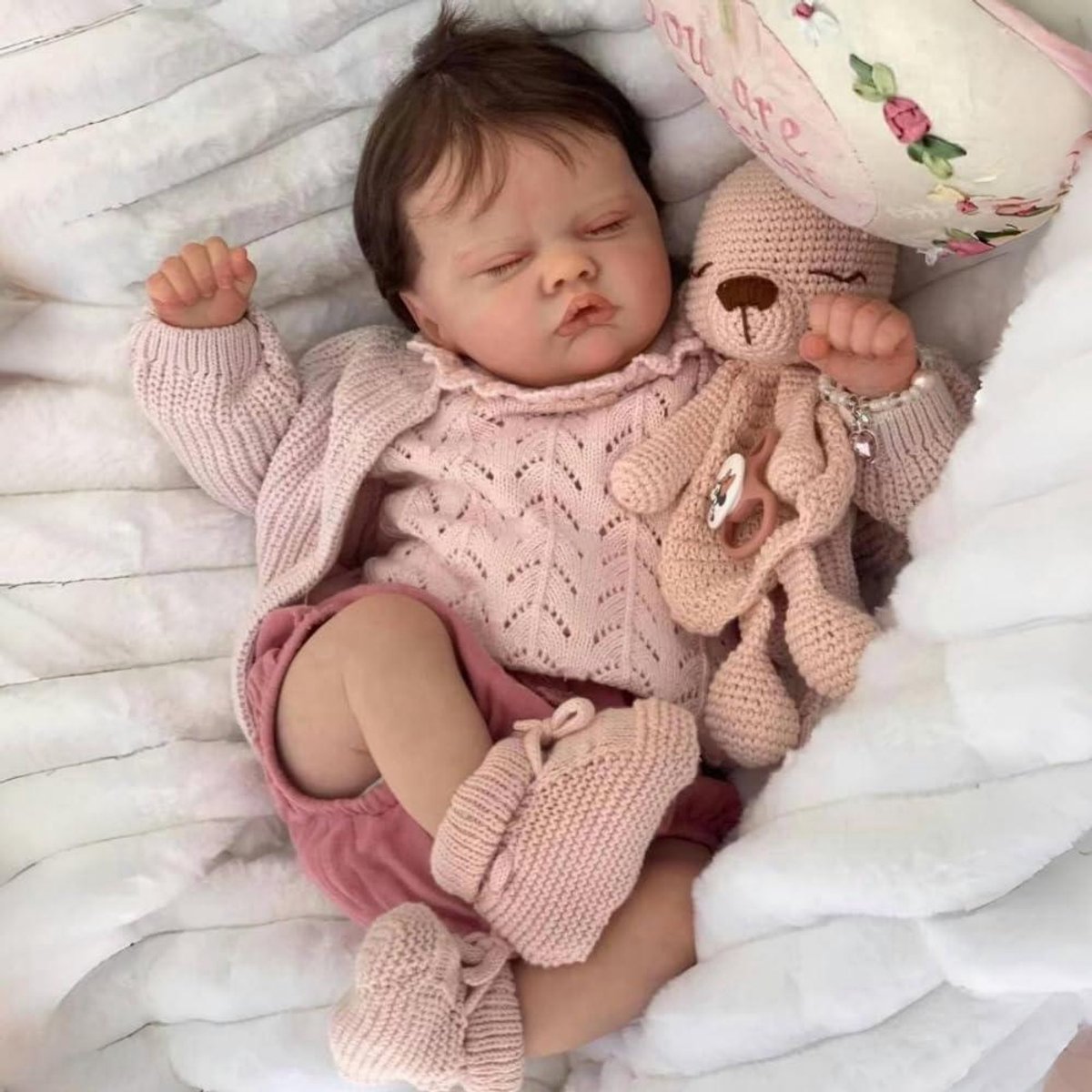 Reborn Babypop Meisje - Levensechte Baby Pop - Spelen en Verzorgen - Handgemaakt Stoffen Lichaam - 46 cm