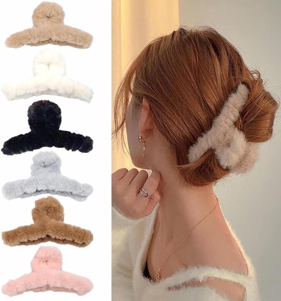 Zes verschillende gekleurde haarklauwen van imitatiebont, een vrouw draagt er een in een knot.
