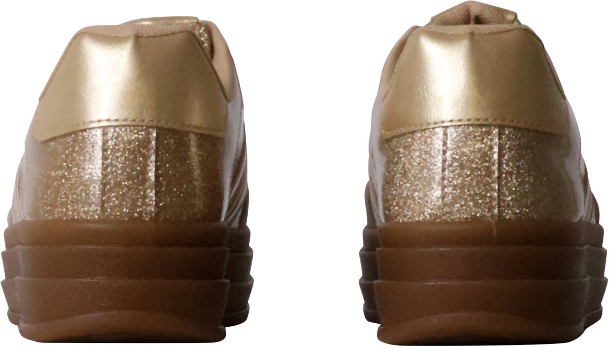 Lage sneakers met veters