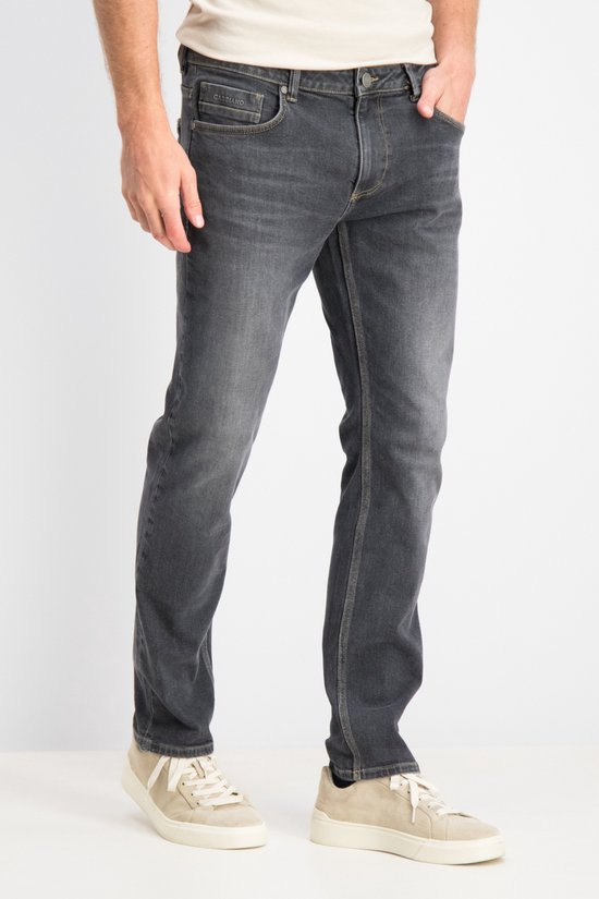 Gabbiano Arctic relaxed jeans in antraciet stone wash met merklabel op de zak, gedragen door een model.
