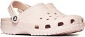 Lichtroze Crocs Classic Clogs met verstelbare band en ventilatiegaten.