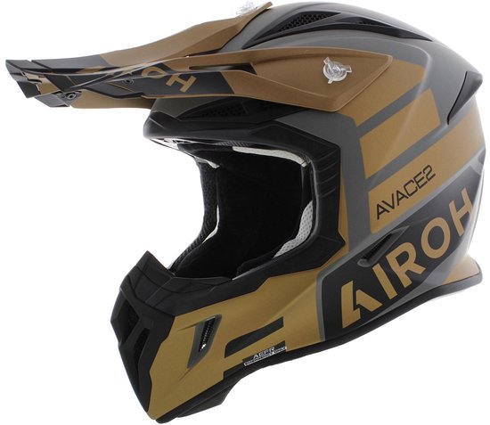 Casque tout-terrain doré mat et gris avec des accents noirs. Logos "AVACE2" et "AIROH".