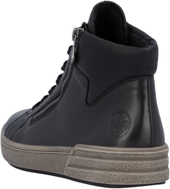 Zwarte leren hoge sneaker met rits en vetersluiting, grijze zool, rechterachterkant.