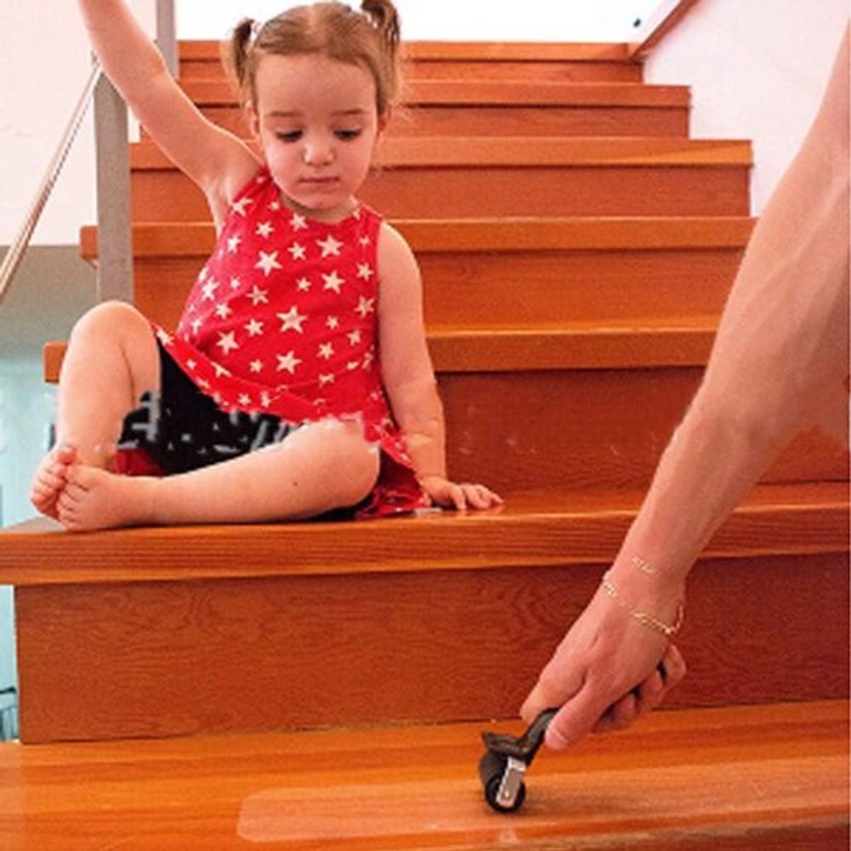 Veiligheidstape voor Vloer, Trap en Douche - 12 stuks - Antislip Lijmstrips voor Badkamer - Onzichtbare Antisliptape - Kinderen, Ouderen, Huisdieren